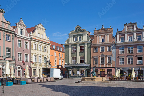 Zdjęcie XXL Poznań, dwuspadowe domy na Starym Rynku