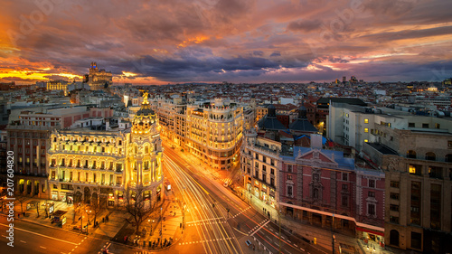 Zdjęcie XXL główna ulica handlowa w Madrycie