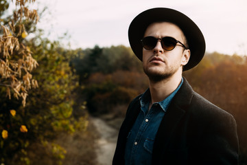 Wall Mural - handsome man in sunglasses