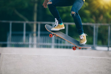 Wall Mural - skateboarder skateboarding on skatepark ramp