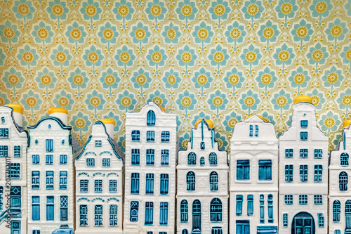 Plakat Rząd błękitna miniaturowa pamiątkarska porcelana Amsterdam kanału domy