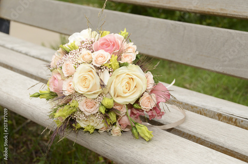Bouquet De Fleurs De Mariage Buy This Stock Photo And