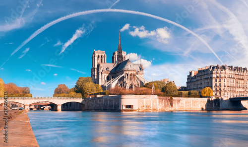 Plakat Paryż, widok na Sekwanę z katedrą Notre-Dame