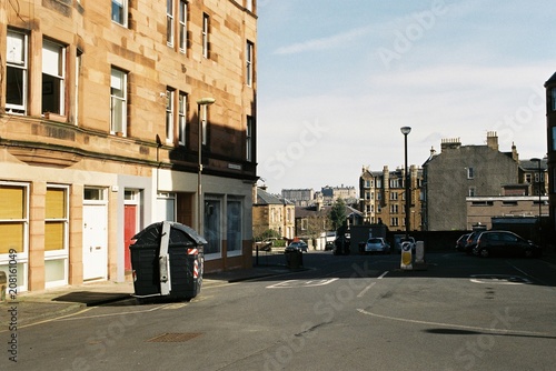 Zdjęcie XXL Montpelier Place, Edynburg, patrząc w kierunku Zamku w Edynburgu.