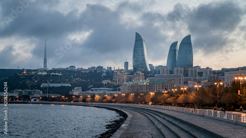Cuadros en Lienzo Baku evening cityscape with flaming towers and reflections in th