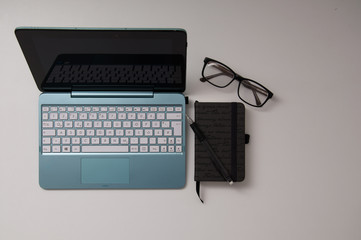 the computer on a desktop with the notebook and the handle