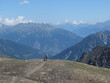 Alpy, Włochy, Tour du Mont Blanc - okolice przełęczy Col de Malatra, widok z turystą