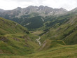 Alpy, Włochy, Tour du Mont Blanc, po drodze ze schroniska Rifugio Frassati do La Salle - góry i zielona dolina z rzeką