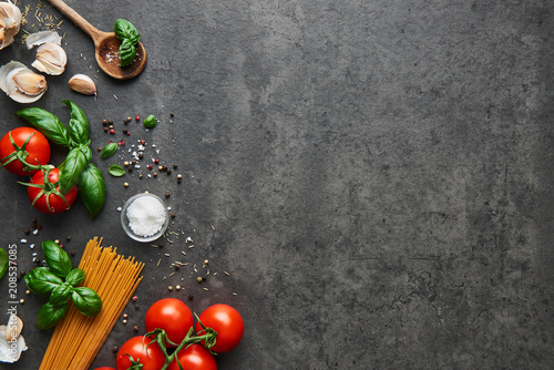 Fotografía Food background for tasty Italian dishes with tomato