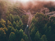 Kurven Strasse von Oben Serpentine winding Road über den wolken im Nebel  Abenteuer Reisen