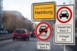 Diesel Fahrverbot Hamburg - Ortsschild Hamburg mit dem Verbotsschild Diesel Fahrverbot bis Euro 5 - Anlieger frei - straßenverkehr im hintergrund