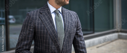 Carta da parati  Man in custom tailored business suit posing outdoors