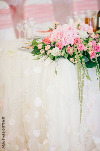 Table Setting At A Luxury Wedding Reception Wedding Decorations