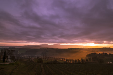 Alba con lama di luce