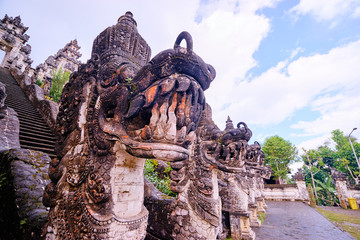 Canvas Print - Architecture, traveling and religion. Dragons sculptures on hindu temple Lempuyang in Bali, Indonesia.