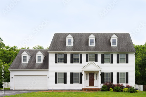 Cuadros en Lienzo White American colonial home