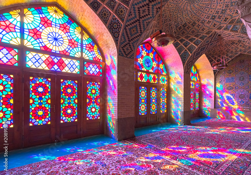 Fotografía The Nasir al-Mulk Mosque also known as the Pink Mosque is a traditional mosque in Shiraz, Iran