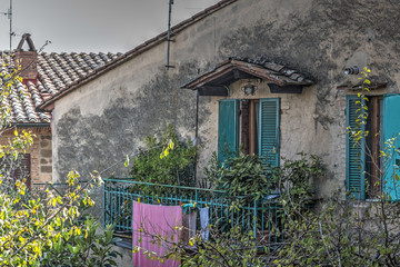 Canvas Print - balcony with laundry in Montalcino