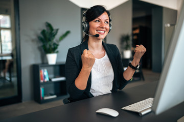 Canvas Print - Cheerful female customer service operator.