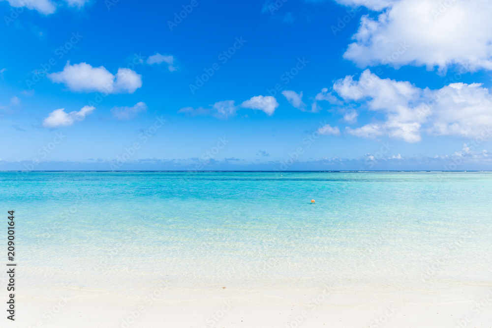 夏イメージ 海・ビーチ・青空 の Stock フォト | Adobe Stock