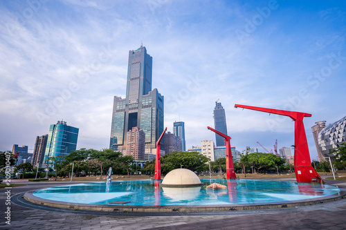 Fotografia Kaohsiung City, Taiwan - June 8, 2018: 85 sky tower was photographed at Shin Kon
