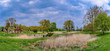 Im Stil eines englischen Landschaftsgartens: Schlosspark Basedow mit Teich und Burgruine - Panorama aus 6 Einzelbildern