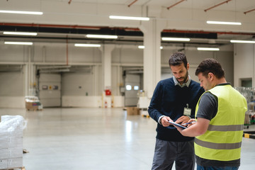 Wall Mural - Manager and employee in warehouse