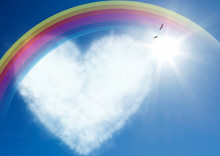 ハートの雲に虹が架かる