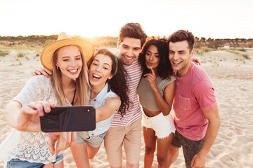 Canvas Print - Group of joyful young friends in summer clothes