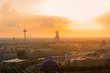 Über den Dächern von Köln bei Sonnenuntergang 