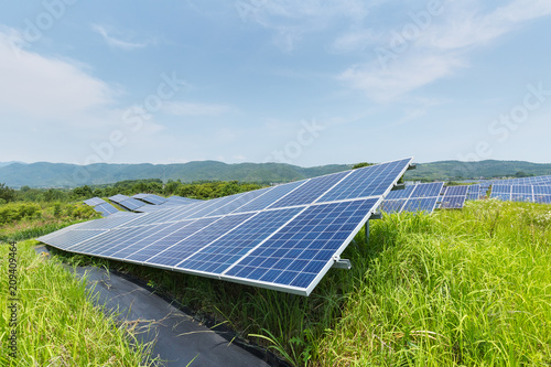 Fotografía solar panels on hillside