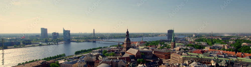 Obraz na płótnie Panorama Rygi stolicy Łotwy, bałtyckiego kraju w Europie Wschodniej w salonie