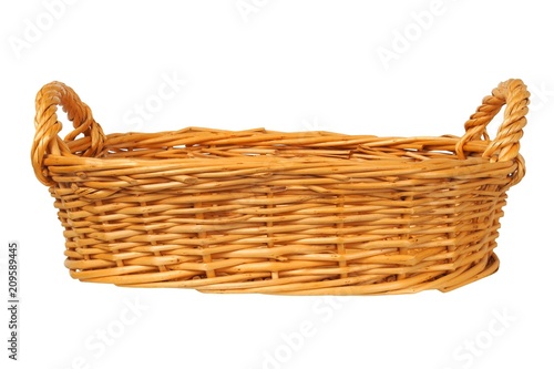 Pinturas sobre lienzo  Wicker basket on white