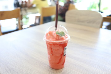 strawberry smoothie 