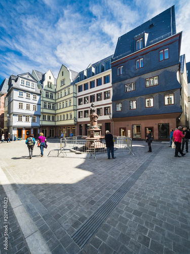 Die Neue Altstadt Von Frankfurt Am Romer Mit Dem Huhnermarkrt