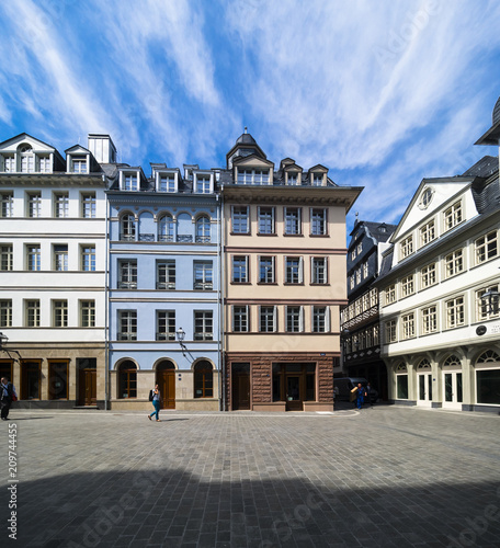 Die Neue Altstadt Von Frankfurt Am Romer Mit Dem Huhnermarkrt