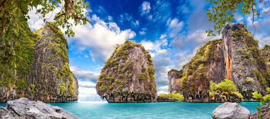 Paisaje idílico de playas y costas de Tailandia.Islas y mar de Phuket. Viajes de aventura y ensueño