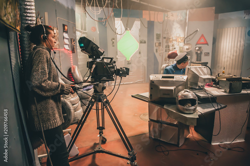 Behind the scene. Actor in front of the camera Tableau sur Toile