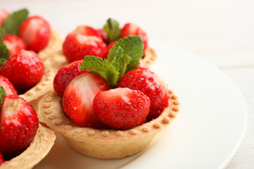 Wall Mural - Ripe strawberries in tartlets