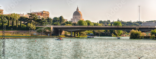 Plakat Sceniczny widok nad jeziorem EUR w Rzym, Włochy