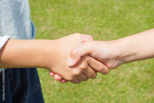 Handshake Between Children Rearrangement Between Children 子供同士の握手子供同士の仲直り Buy This Stock Photo And Explore Similar Images At Adobe Stock Adobe Stock
