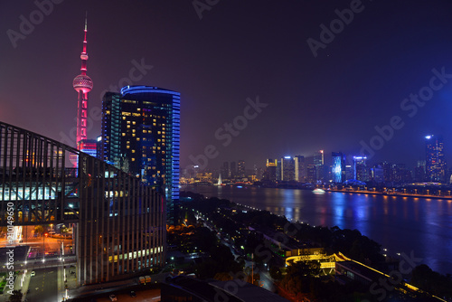 Zdjęcie XXL Miasto widok przy nocą z orientał perły wierza Szanghaj, Chiny