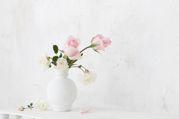 Poster - roses oin vase on white background