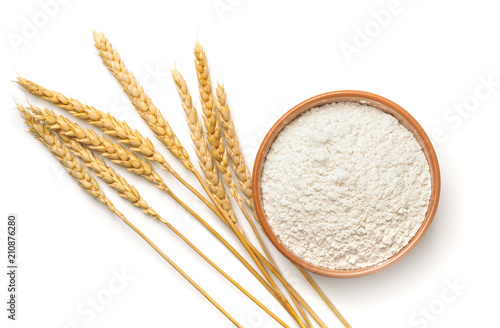 Fotografía Top view of wheat flour and ears