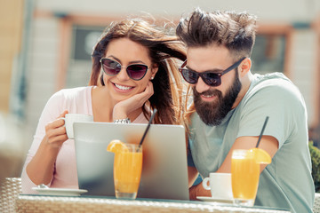 Canvas Print - Beautiful couple having coffee on a date