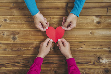 ハートを持つ男女