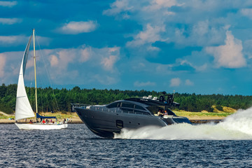 Canvas Print - Grey motor yacht in move