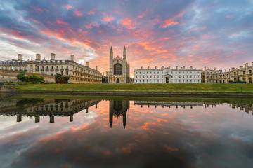 Wall Mural - Scenic sunrise of Cambridge city at river Cam in England