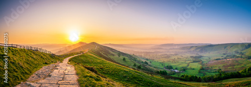 Plakat Góra Mam Tor w Peak District o wschodzie słońca