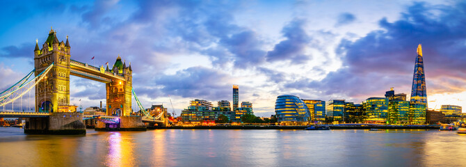 Poster - Panorama of Tower Bridge at Sunset in London, UK